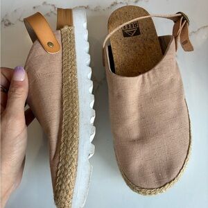 Reef cushion sage slingback mules size 10